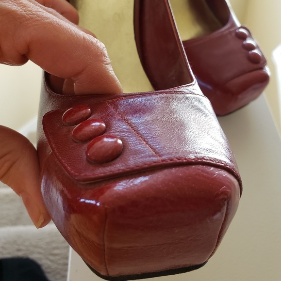 Red  Bakers  high heels - Picture 2 of 5